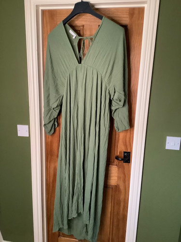 Flowing green elegant maxi